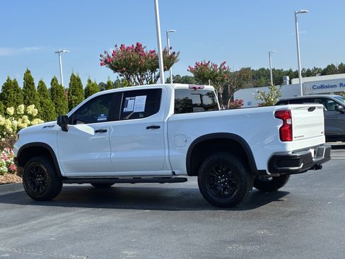 Used 2023 Chevrolet Silverado 1500 ZR2 w/ Technology Package AWD/4WD image 9