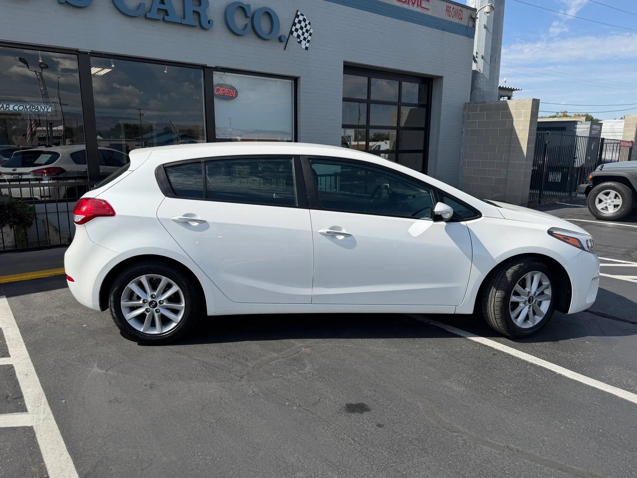Used 2017 Kia Forte LX w/ LX Popular Plus Package FWD image 9