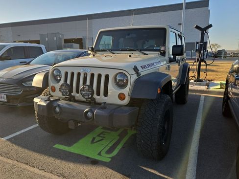 Used 2012 Jeep Wrangler Unlimited Rubicon w/ Connectivity Group image 1