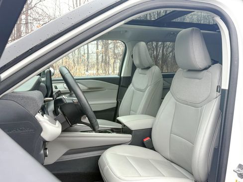 Certified 2025 Ford Explorer Active w/ Active Comfort Package image 17