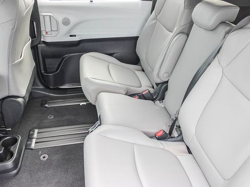 New 2026 Toyota Sienna XLE image 20