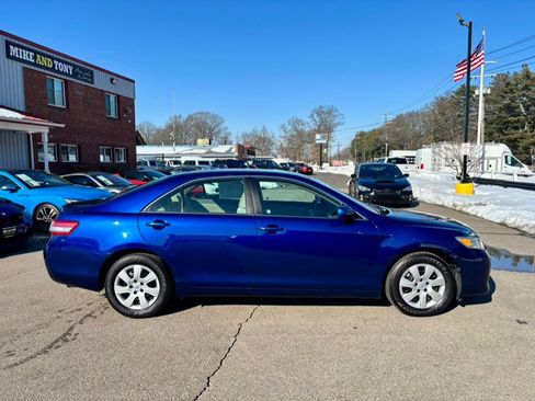 Used 2011 Toyota Camry LE image 4