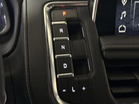 Used 2022 GMC Yukon XL SLT w/ SLT Luxury Package AWD/4WD image 18