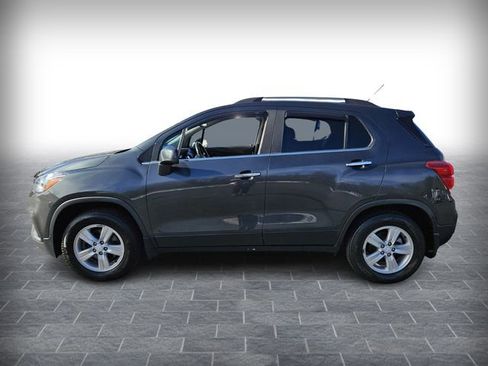 Used 2019 Chevrolet Trax LT w/ LT Convenience Package image 4