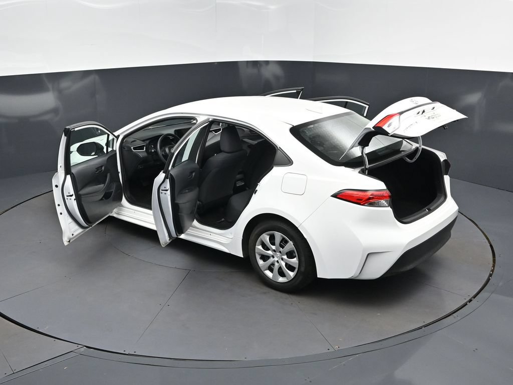 Used 2024 Toyota Corolla LE FWD image 2