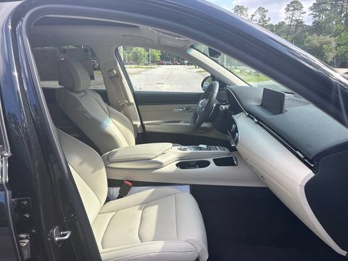 Used 2023 Genesis GV70 2.5T w/ Select Package AWD/4WD image 32