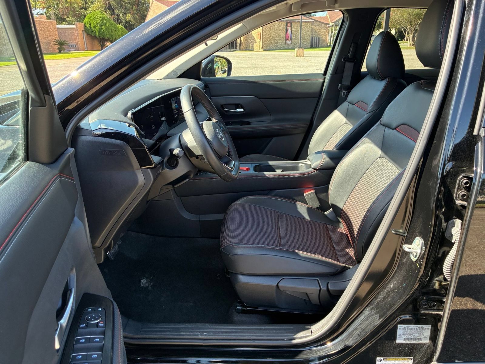 Used 2026 Nissan Kicks SR FWD image 25