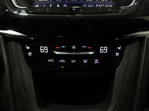 Used 2020 Cadillac XT6 Premium Luxury image 23