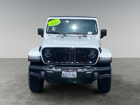 Used 2024 Jeep Gladiator Sport AWD/4WD image 8