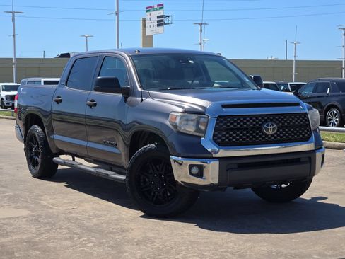 Used 2018 Toyota Tundra SR5 w/ SR5 Upgrade Package RWD image 1