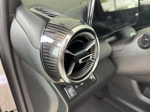 Used 2025 Chevrolet Equinox LT FWD image 9