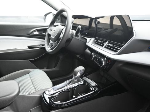New 2026 Chevrolet Trax LT w/ Driver Confidence Package FWD image 28