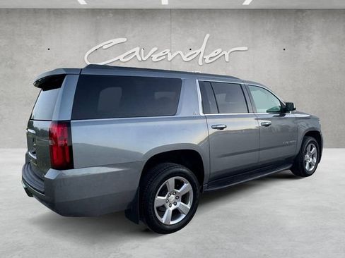 Used 2018 Chevrolet Suburban LT w/ Luxury Package AWD/4WD image 16