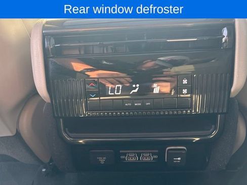 Used 2024 Jeep Wagoneer 2WD w/ Premium Group I image 22
