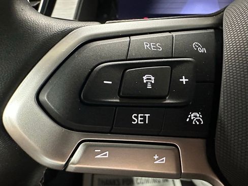 Used 2025 Volkswagen Atlas Cross Sport SE image 20