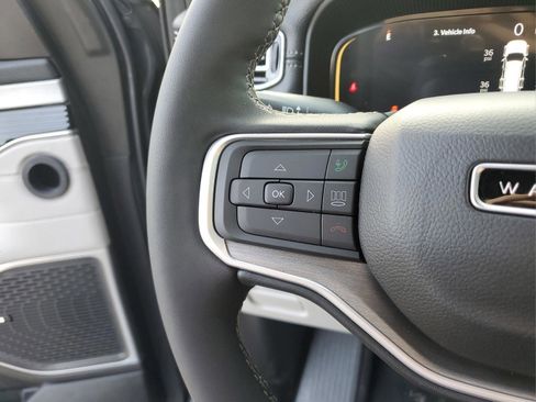 New 2025 Jeep Wagoneer L Series III w/ 8-pass Seating Package image 28