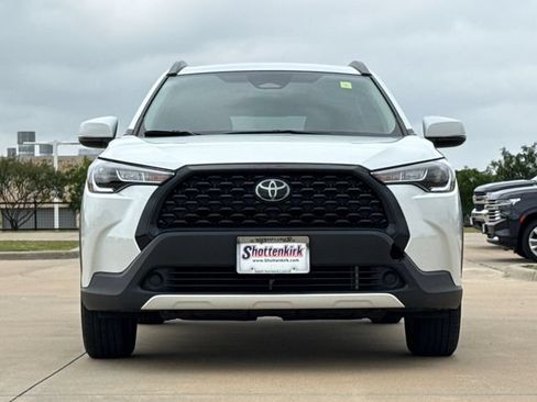 Used 2023 Toyota Corolla Cross LE FWD image 2