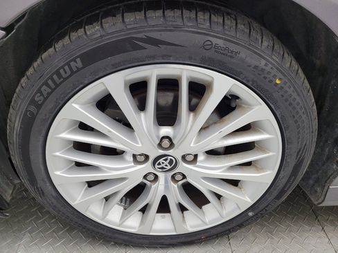 Used 2020 Toyota Camry XLE image 31