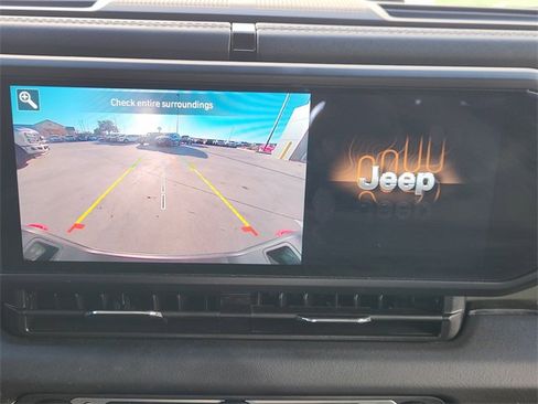 Used 2025 Jeep Gladiator Mojave w/ Convenience Group image 19