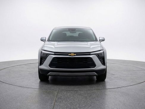 Used 2025 Chevrolet Blazer LT image 2