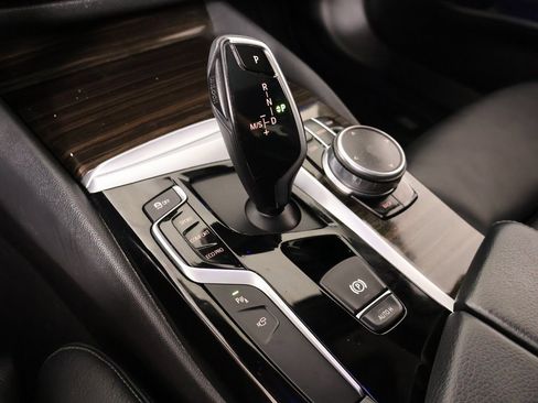 Used 2019 BMW 540i xDrive w/ Convenience Package image 9