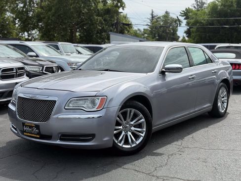 Used 2016 Chrysler 300 C RWD image 2