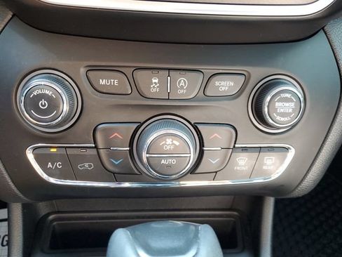 Used 2020 Jeep Cherokee Trailhawk w/ Cold Weather Group AWD/4WD image 12