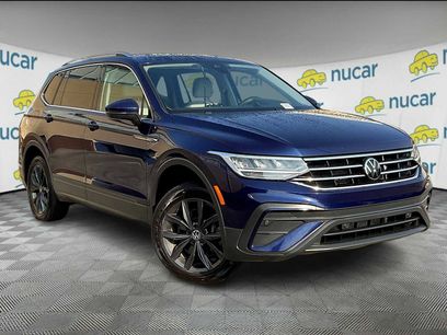 Used 2022 Volkswagen Tiguan SE w/ Panoramic Sunroof Package