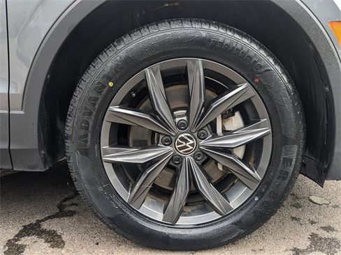 Used 2022 Volkswagen Tiguan SE image 12