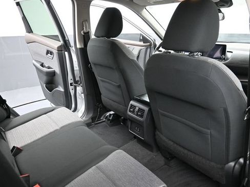Used 2022 Nissan Rogue SV FWD image 12