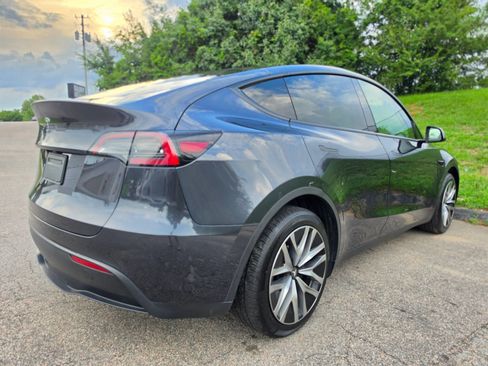 Used 2024 Tesla Model Y 2WD image 7