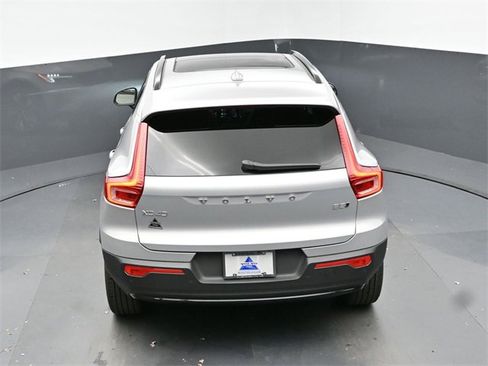 Used 2025 Volvo XC40 B5 Plus image 45
