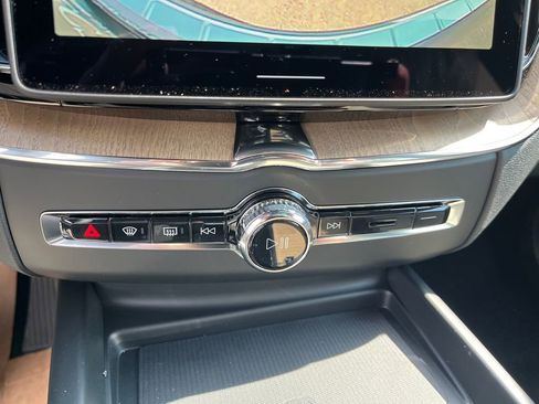 New 2026 Volvo XC60 B5 Core w/ Protection Package Premier image 17