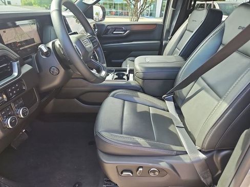 Used 2025 GMC Yukon Denali AWD/4WD image 18