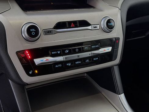 Used 2023 Ford Explorer XLT w/ Equipment Group 202A image 19