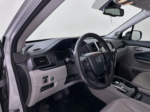 Used 2017 Honda Pilot Touring image 10