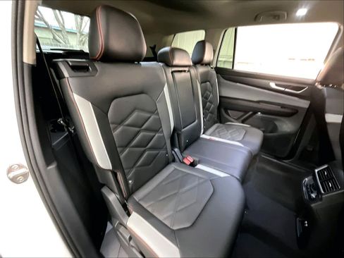 New 2026 Volkswagen Atlas Peak Edition AWD/4WD image 11