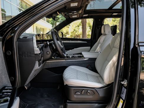 Used 2026 Cadillac Escalade ESV V w/ LPO, ONYX Package AWD/4WD image 38