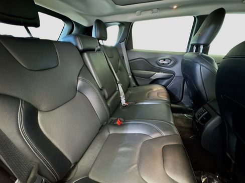 Used 2022 Jeep Cherokee Limited image 17