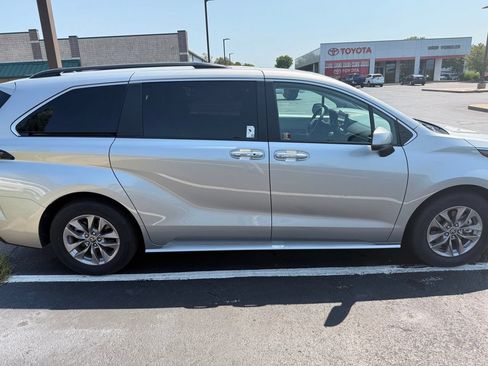Certified 2025 Toyota Sienna XLE w/ XLE Plus Package AWD/4WD image 5