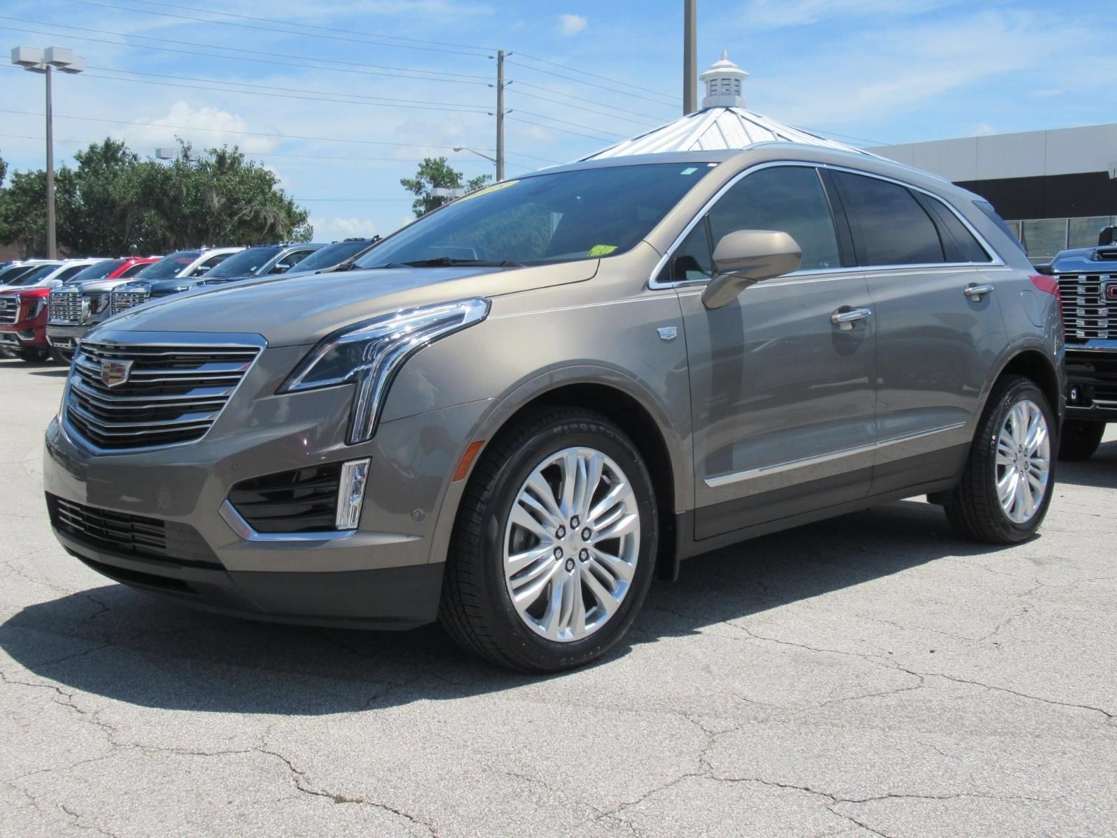 Used 2018 Cadillac XT5 Premium Luxury w/ Driver Assist Package AWD/4WD image 3