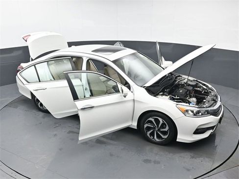 Used 2017 Honda Accord EX image 52