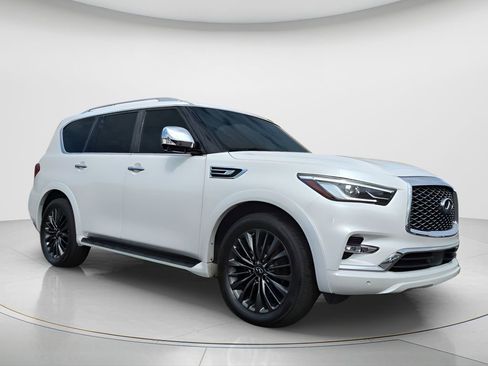 Used 2022 INFINITI QX80 Sensory w/ All-Season Package image 3
