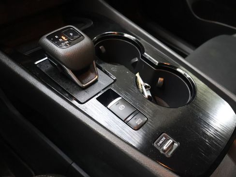 Used 2023 Nissan Rogue S image 24