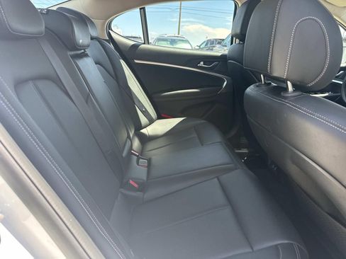 Used 2025 Genesis G70 2.5T AWD/4WD image 9