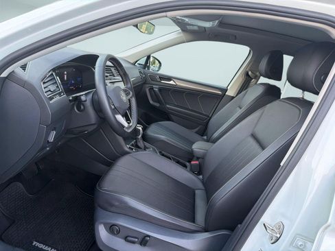 Certified 2023 Volkswagen Tiguan SE w/ Panoramic Sunroof Package AWD/4WD image 5
