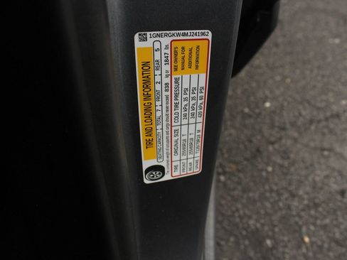 Used 2021 Chevrolet Traverse LT FWD image 34