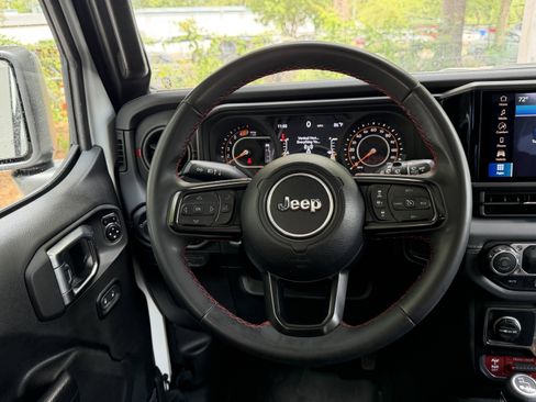 Used 2024 Jeep Wrangler Unlimited Rubicon AWD/4WD image 38