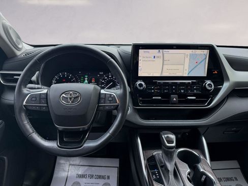 Used 2021 Toyota Highlander Platinum image 10