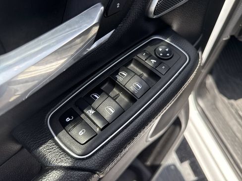 Used 2023 RAM 1500 Laramie AWD/4WD image 11